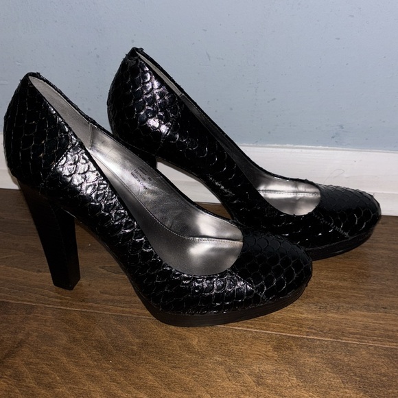 Calvin Klein Patent Leather Round Toe Heels - Picture 4 of 6